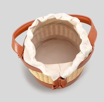 Bucket Bag van Riet en Kunstleer – Stijlvolle Handtas met Schouderriem