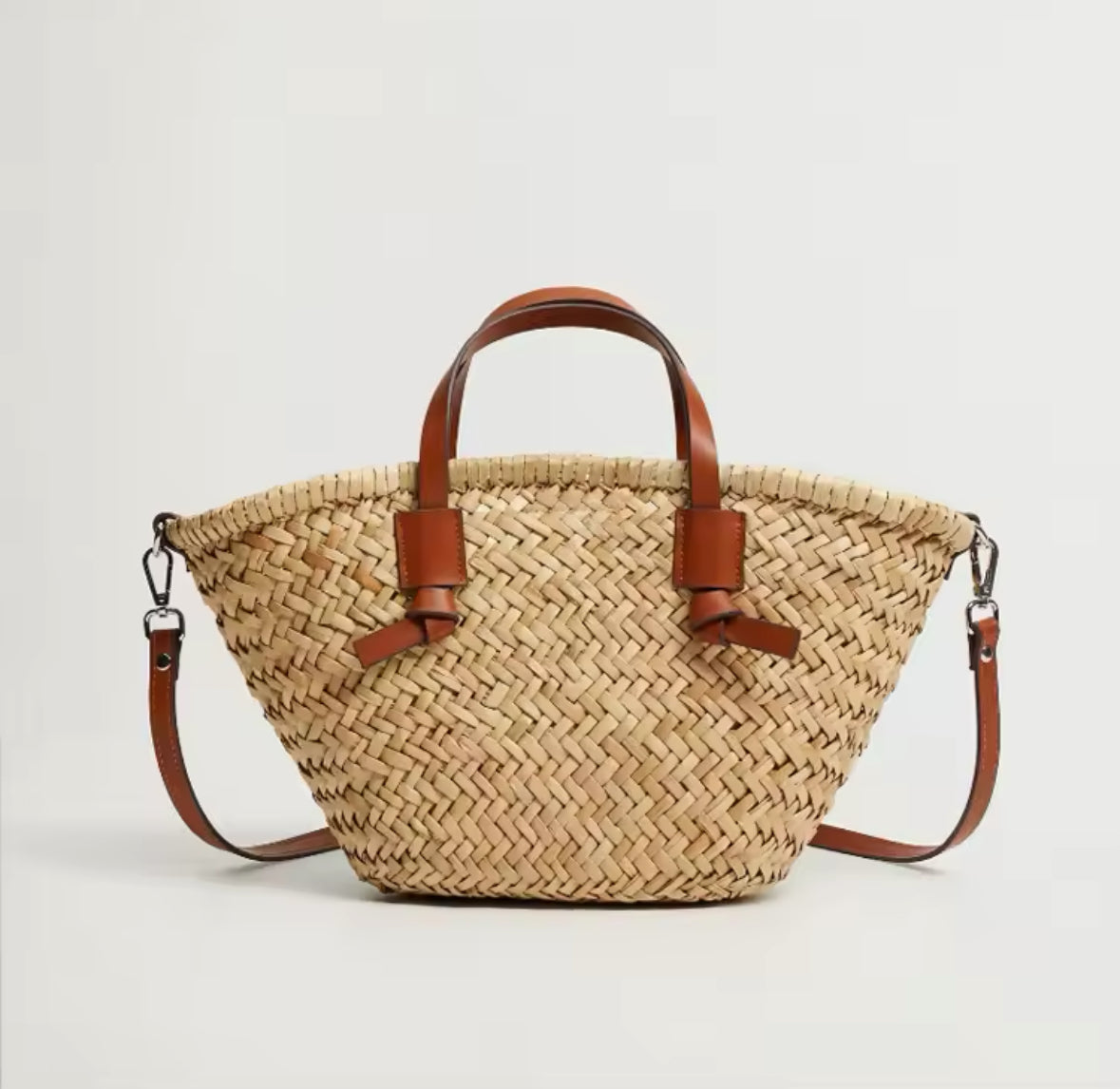Rieten Strandtas met Leren Details – Stijlvolle Zomertas met Schouderriem