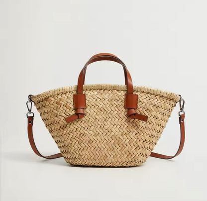 Rieten Strandtas met Leren Details – Stijlvolle Zomertas met Schouderriem