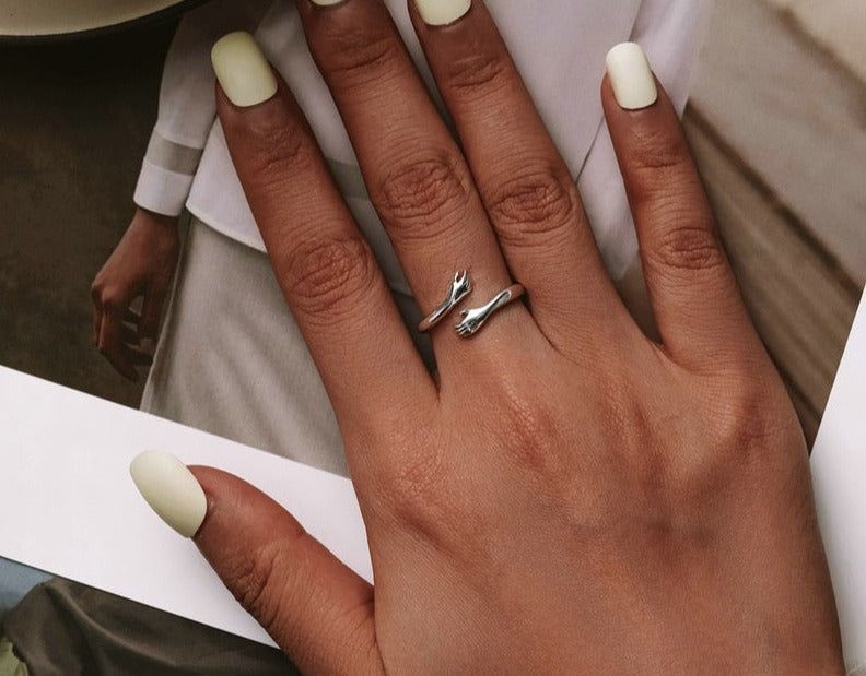 Kus en Knuffel Ring – Verstelbare Liefdesring met Symbolische Omhelzing