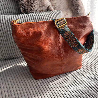 Stijlvolle Bruine Handtas met Brede Schouderband – Ruim & Elegant
