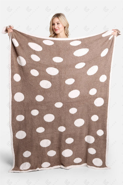 Polkadot Luxe Fleece Deken – Zachte Woonplaid in Blauw of Koffiebruin