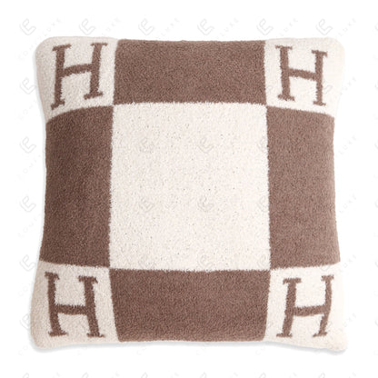 Luxe Kussenhoes met Letter H – Zachte Sierkussenhoes in Moderne Stijl