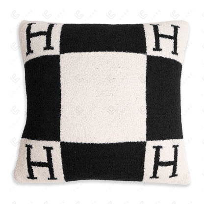 Luxe Kussenhoes met Letter H – Zachte Sierkussenhoes in Moderne Stijl