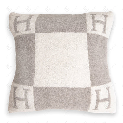 Luxe Kussenhoes met Letter H – Zachte Sierkussenhoes in Moderne Stijl