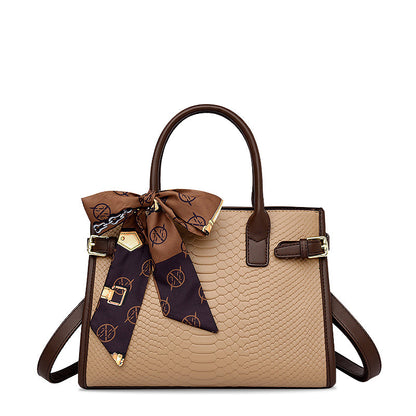Chique Beige Handtas met Sjaaldetail – Luxe Slangenstructuur