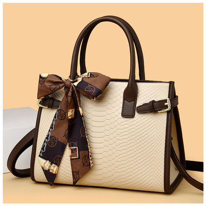Chique Beige Handtas met Sjaaldetail – Luxe Slangenstructuur