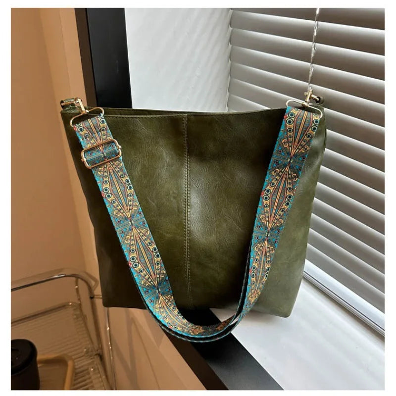 Stijlvolle Bruine Handtas met Brede Schouderband – Ruim & Elegant
