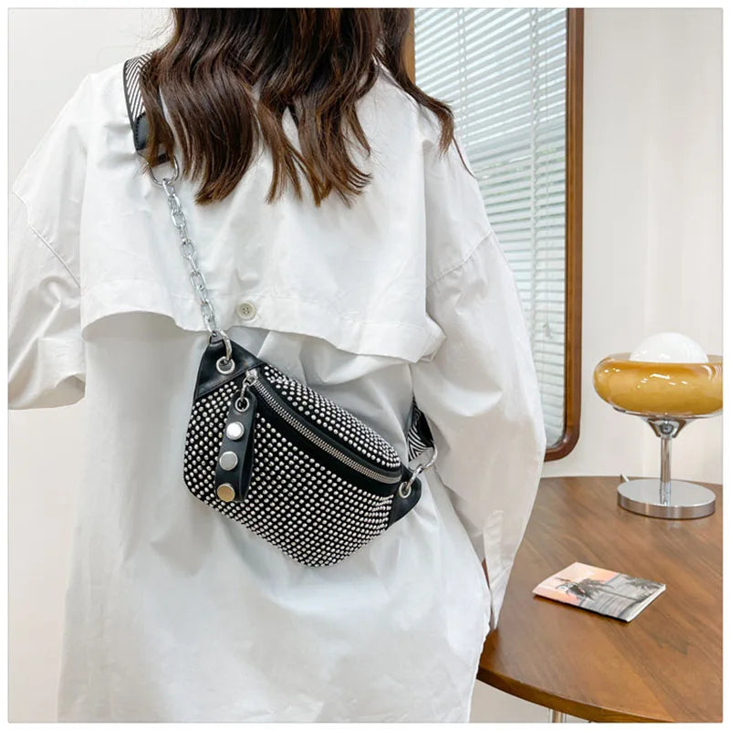 Zwarte Heuptas met Strass Steentjes – Crossbody Festival Bag met Schakelketting – Glam Streetstyle