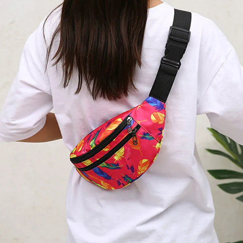 Heuptas met Kleurrijke Verenprint – Verstelbare Crossbody & Festival Tas