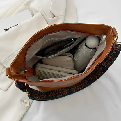 Stijlvolle Bruine Handtas met Brede Schouderband – Ruim & Elegant