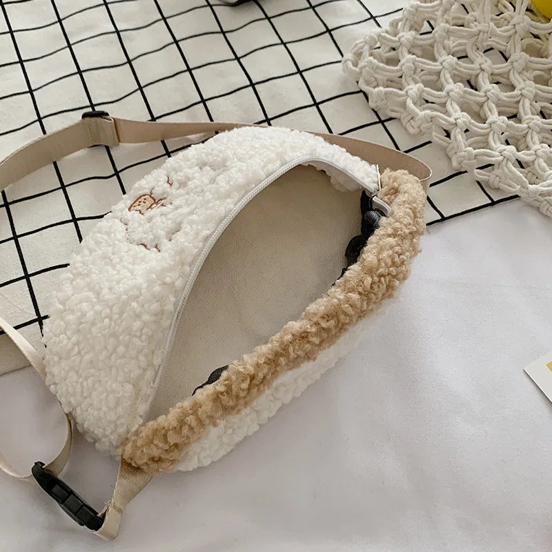 Rieten crossbody tas met bruine details – stijlvol & zomers