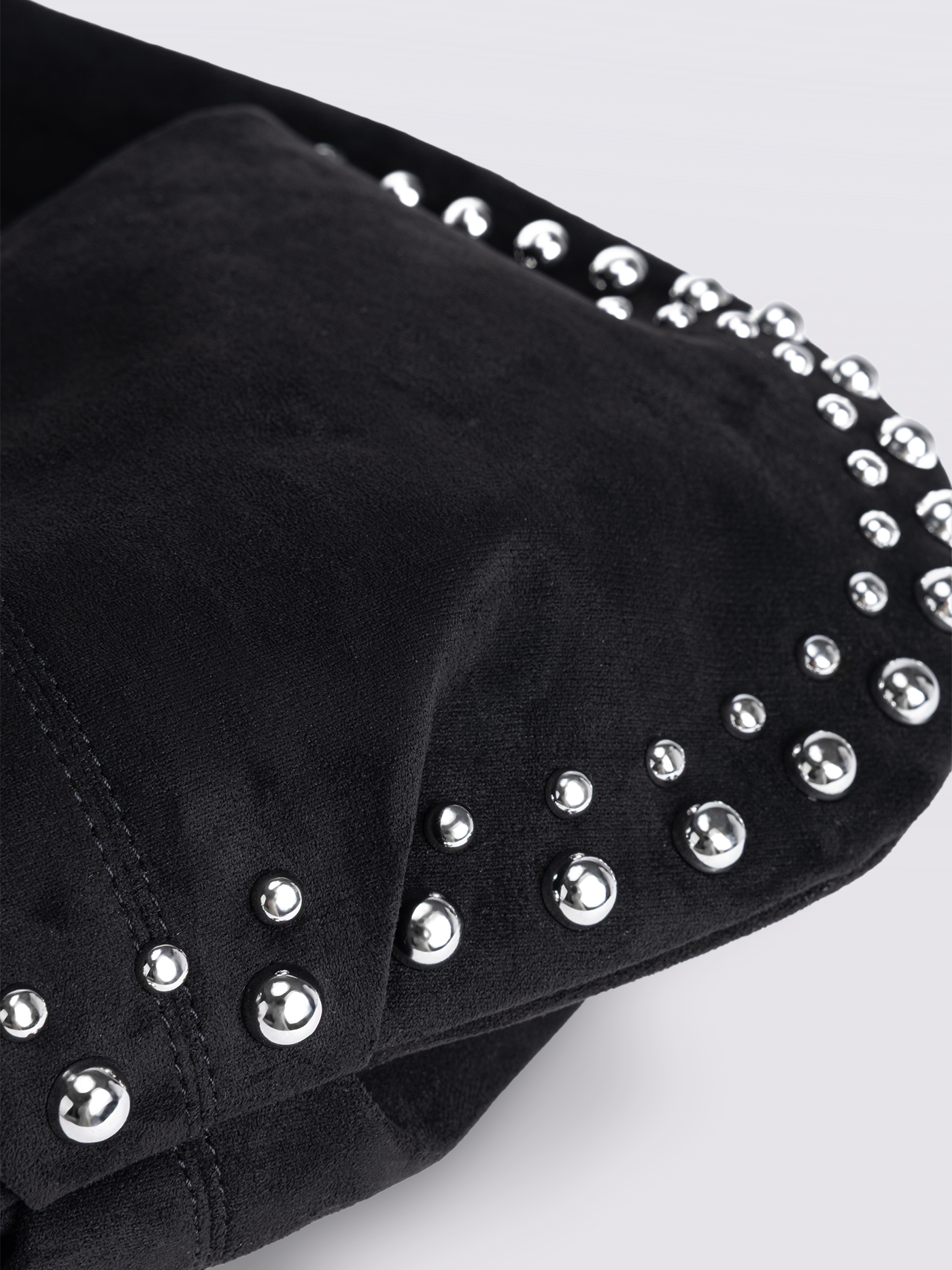 Liorra Vegan Leren Schoudertas Zwart met Studs – Stoer & Stijlvol