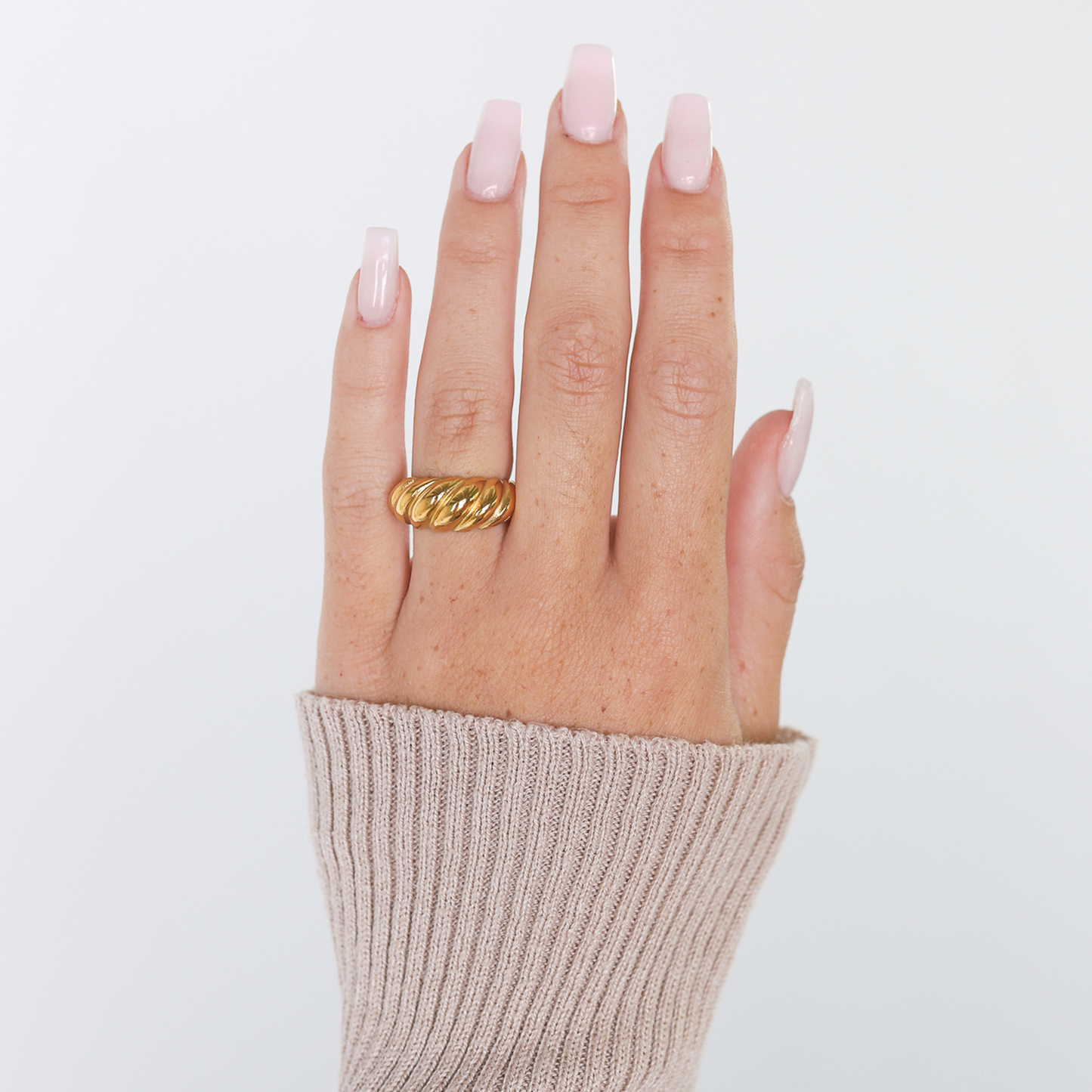 Goudkleurige Gedraaide Chunky Ring – Statement Croissant - Glanzend & Tijdloos