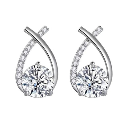 Crystal Cross Oorknopjes – Tijdloze Elegantie met Kristallen