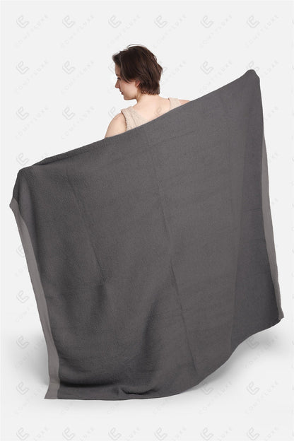 Luxe Fleece Deken 130x150cm | Zachte Woonplaid met Gekleurde Randen