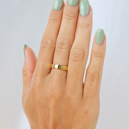 Goudkleurige Ring met Schakelschijfjes – Minimalistisch & Tijdloos Design