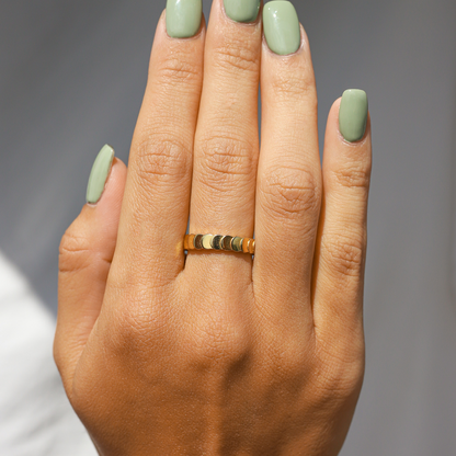 Goudkleurige Ring met Schakelschijfjes – Minimalistisch & Tijdloos Design